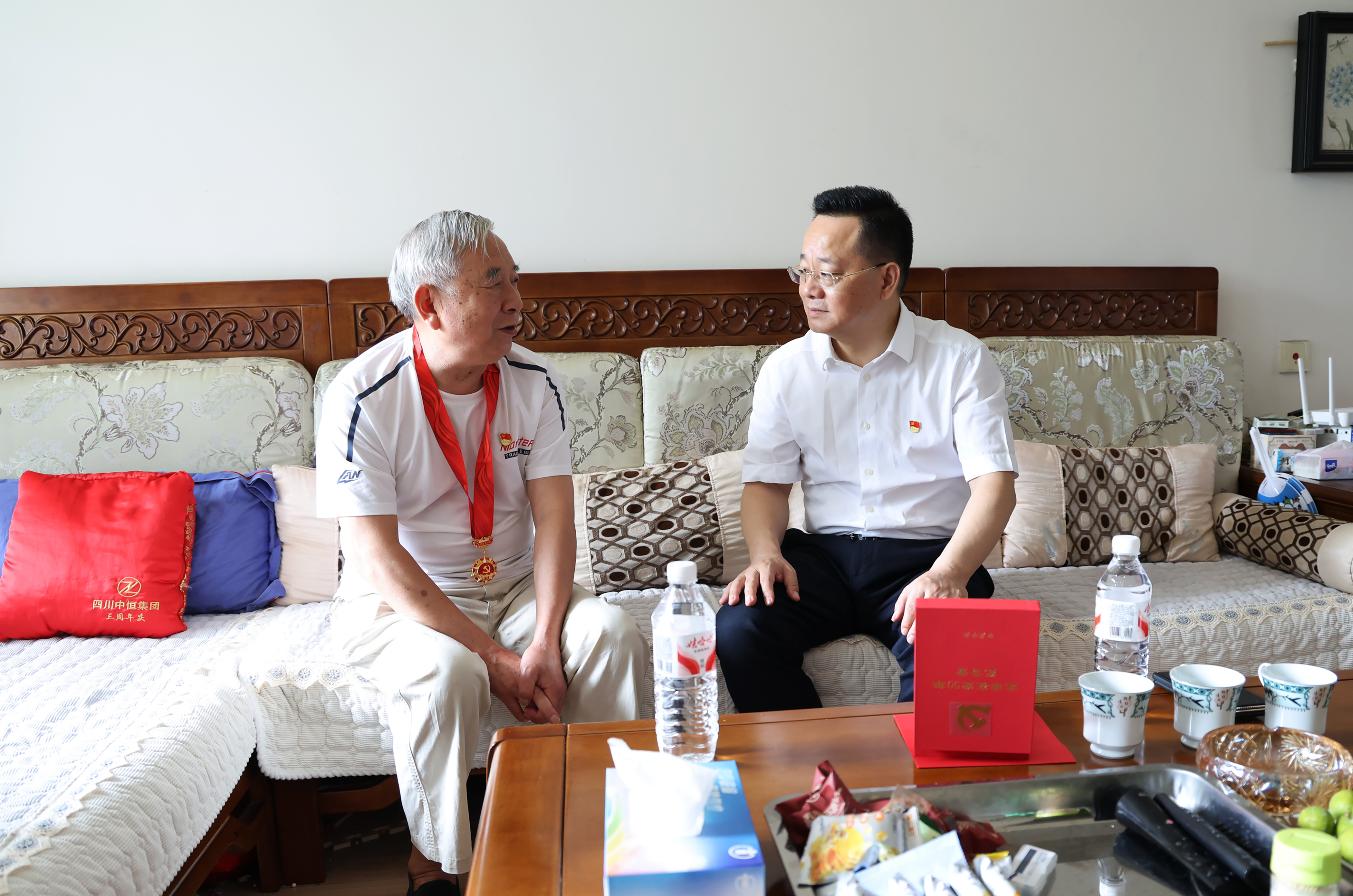 何兴轩赴二仙桥街道开展“七一”系列活动并讲授专题党课